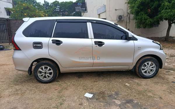 TOYOTA AVANZA