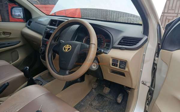 TOYOTA AVANZA