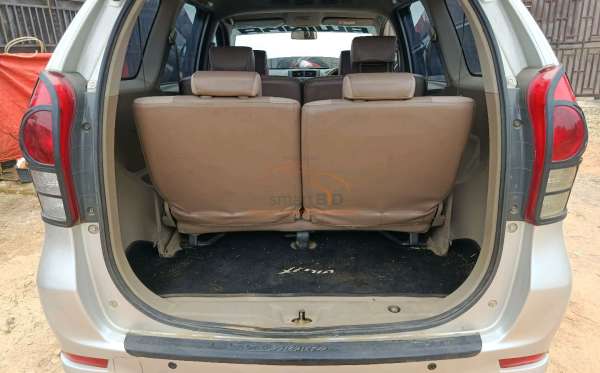 TOYOTA AVANZA