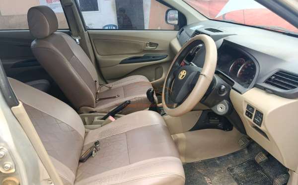 TOYOTA AVANZA