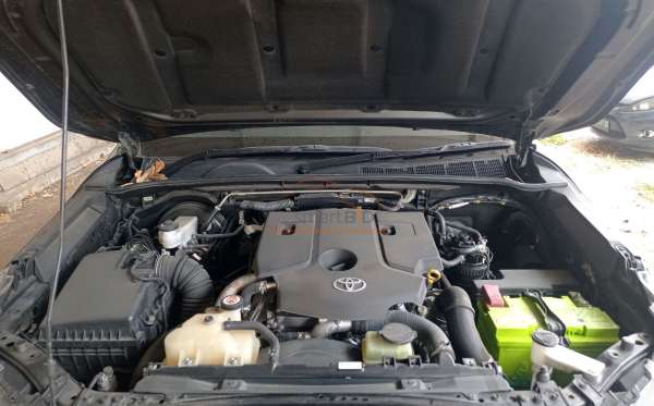 TOYOTA HILUX 2.4G DC 4X4