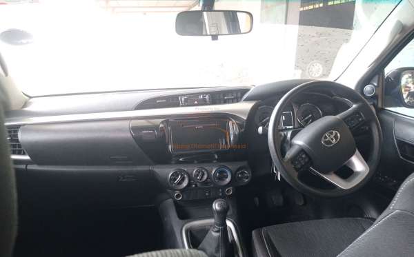 TOYOTA HILUX 2.4G DC 4X4