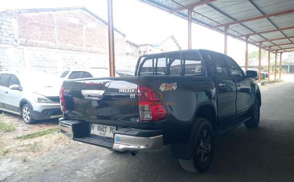 TOYOTA HILUX 2.4G DC 4X4