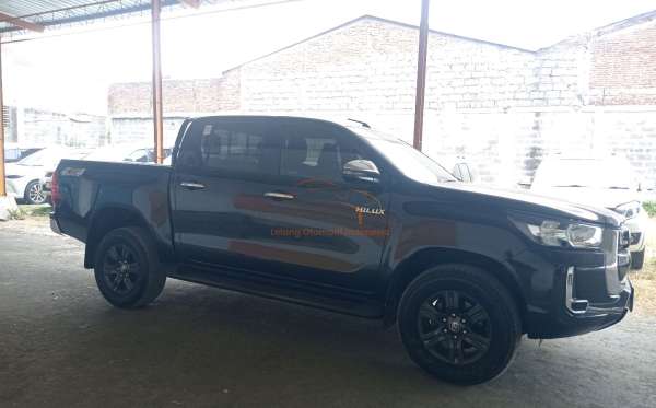 TOYOTA HILUX 2.4G DC 4X4