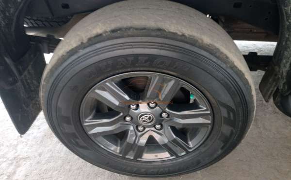 TOYOTA HILUX 2.4G DC 4X4