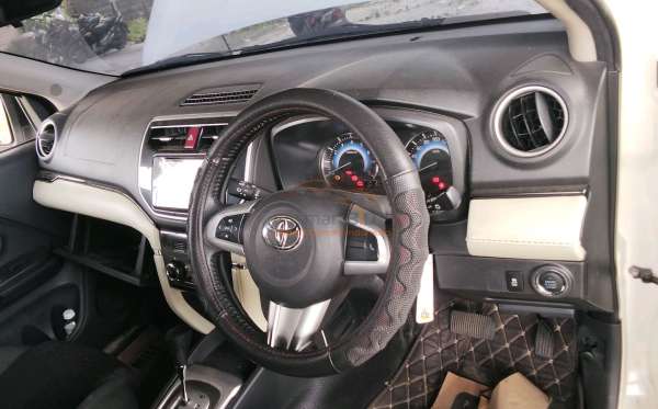 TOYOTA RUSH