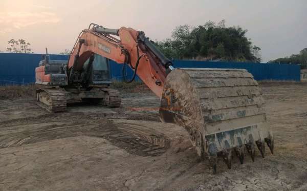 DEVELON EXCAVATOR DX360LC-7B