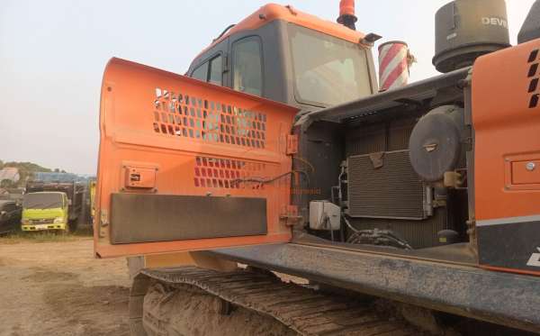 DEVELON EXCAVATOR DX360LC-7B