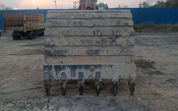 DEVELON EXCAVATOR DX360LC-7B