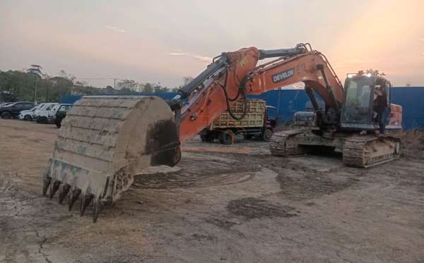 DEVELON EXCAVATOR DX360LC-7B