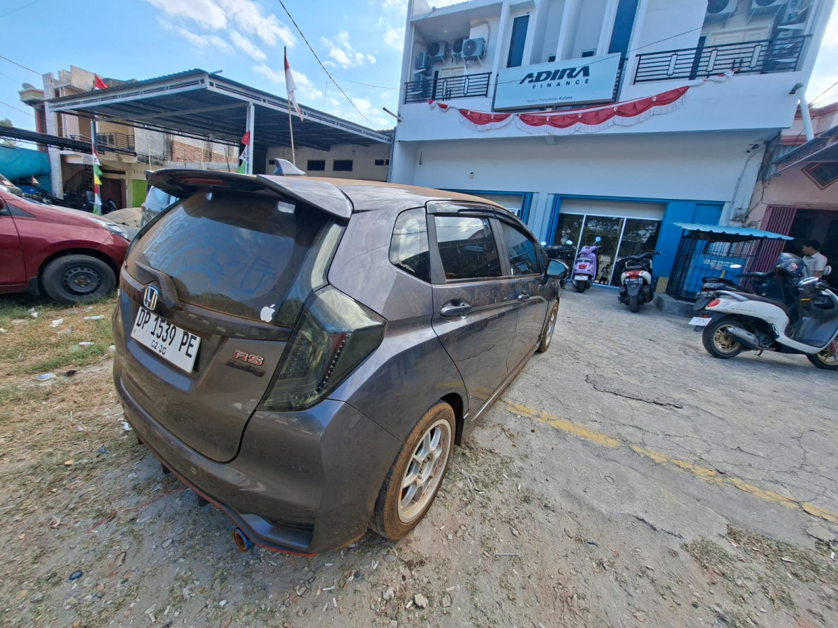 HONDA  JAZZ  GK5 1.5 RS