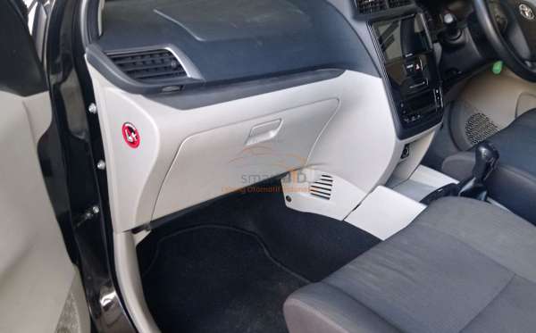 TOYOTA AVANZA