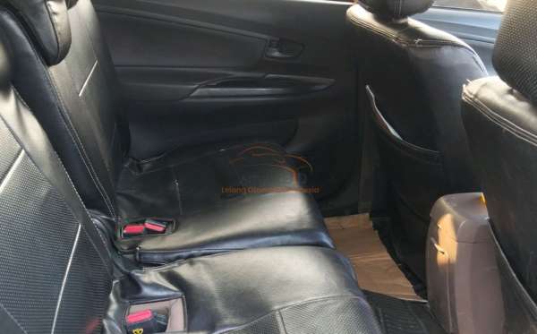 TOYOTA AVANZA