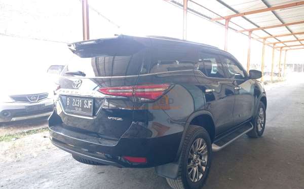 TOYOTA FORTUNER 2.4 VRZ