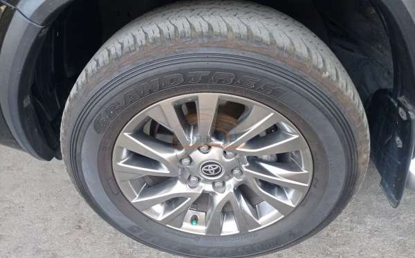 TOYOTA FORTUNER 2.4 VRZ