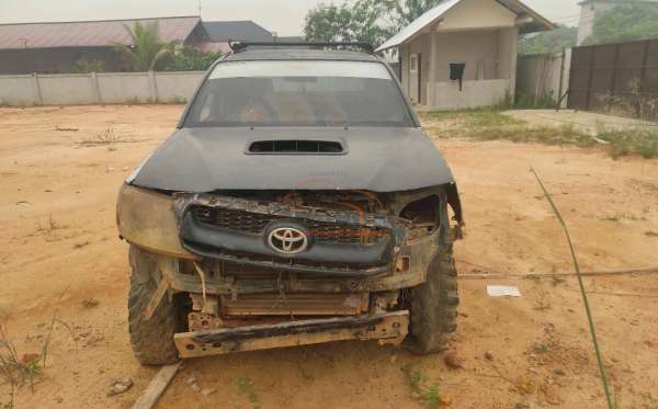 TOYOTA HILUX 2.5 E 4X4 DC