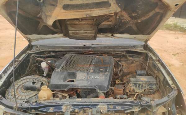 TOYOTA HILUX 2.5 E 4X4 DC