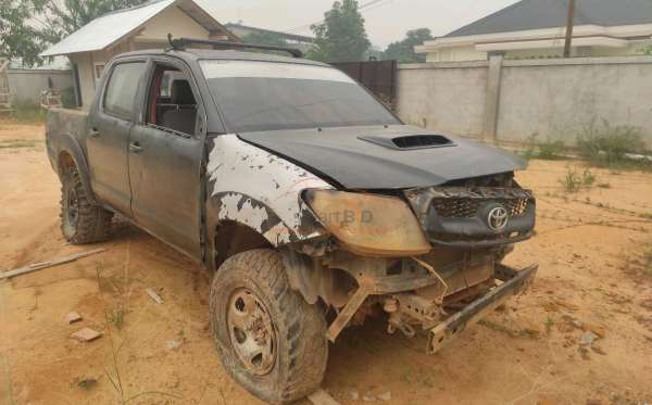 TOYOTA HILUX 2.5 E 4X4 DC