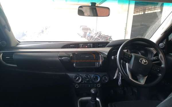 TOYOTA  HILUX  2.4G DC 4X4