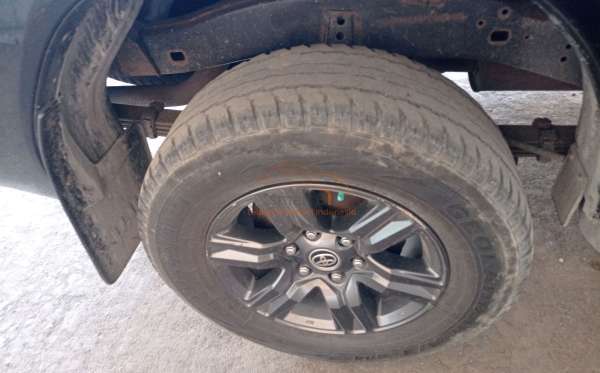 TOYOTA  HILUX  2.4G DC 4X4