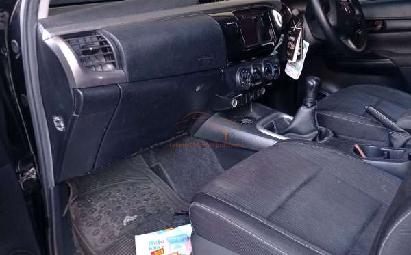 TOYOTA  HILUX  2.4G DC 4X4