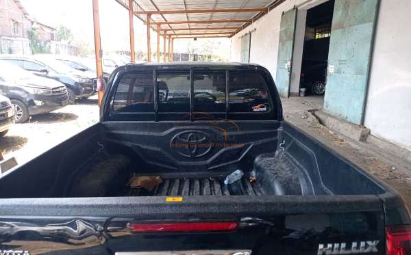 TOYOTA HILUX DOUBLE CABIN