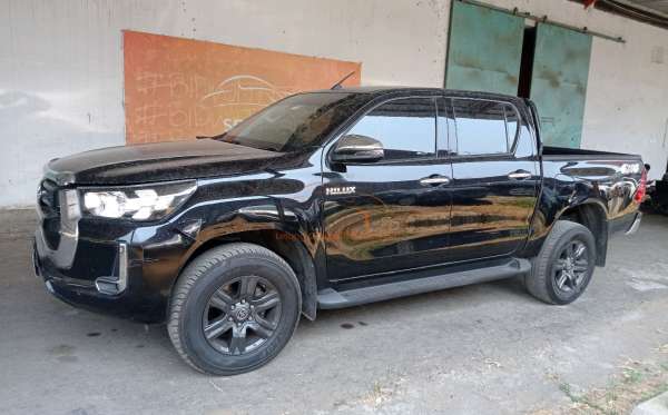 TOYOTA HILUX DOUBLE CABIN