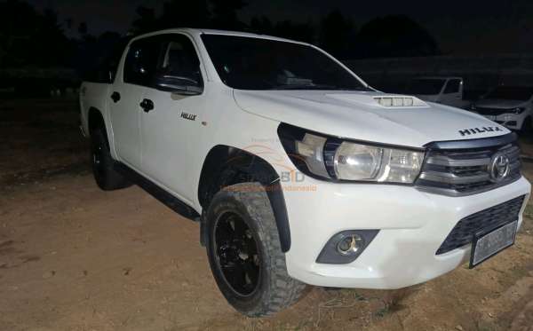TOYOTA HILUX 2.5 E 4X4 DC