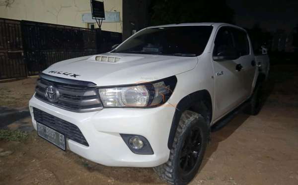 TOYOTA HILUX 2.5 E 4X4 DC