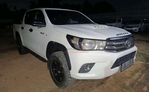 TOYOTA HILUX 2.5 E 4X4 DC