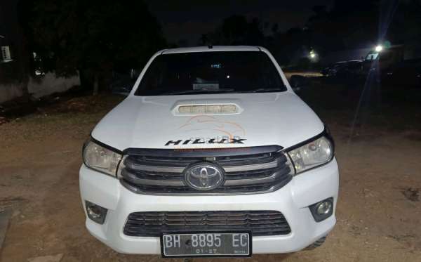 TOYOTA HILUX 2.5 E 4X4 DC