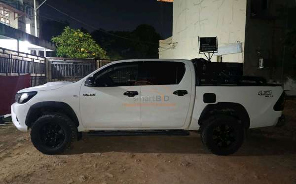 TOYOTA HILUX 2.5 E 4X4 DC
