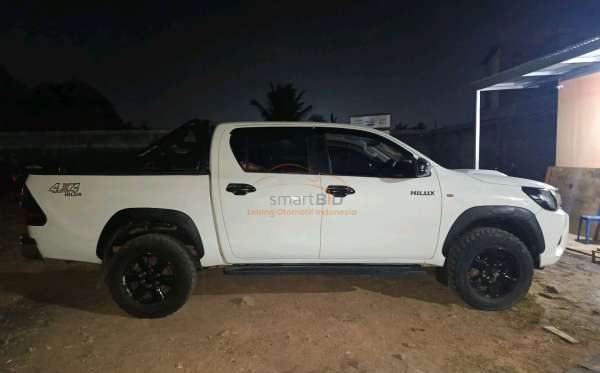 TOYOTA HILUX 2.5 E 4X4 DC