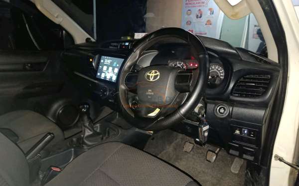 TOYOTA HILUX 2.5 E 4X4 DC