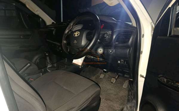 TOYOTA HILUX 2.5 E 4X4 DC
