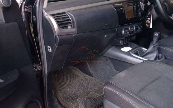TOYOTA  HILUX  2.4G DC 4X4