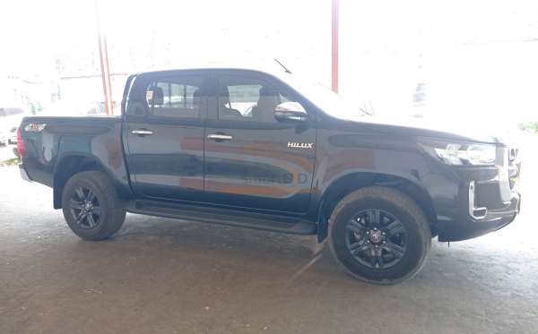 TOYOTA  HILUX  2.4G DC 4X4
