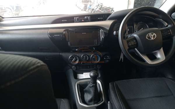 TOYOTA  HILUX  2.4G DC 4X4