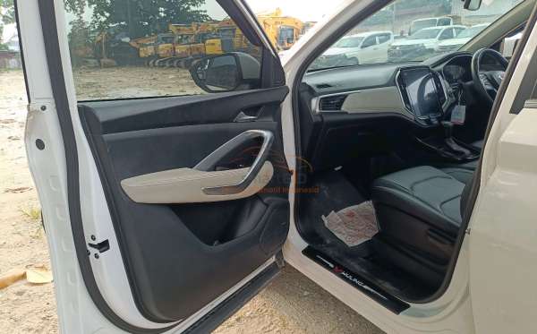 WULING Almaz 1.5LT LUX + SC CVT (4X2) A/T