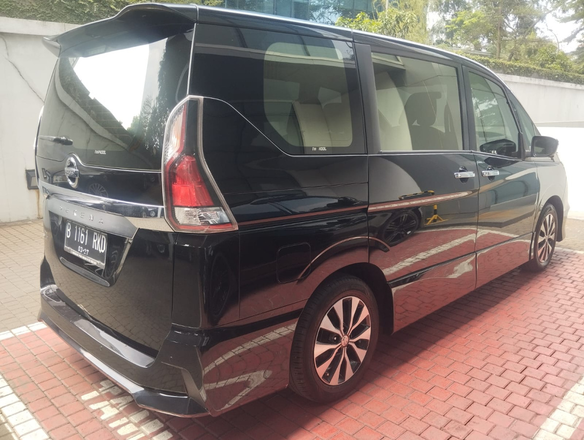 NISSAN  SERENA  HIGWAY STAR 2.0
