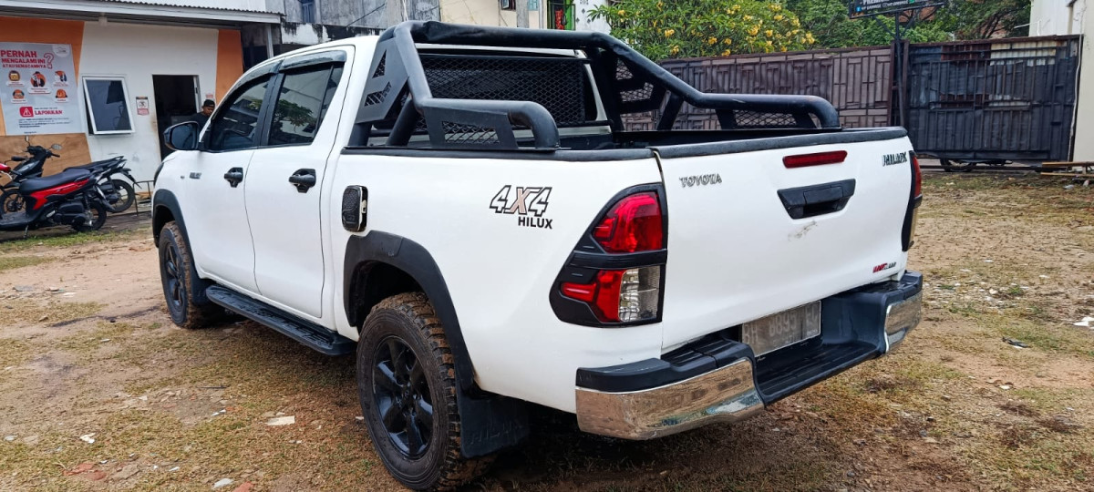 TOYOTA HILUX 2.5 E 4X4 DC