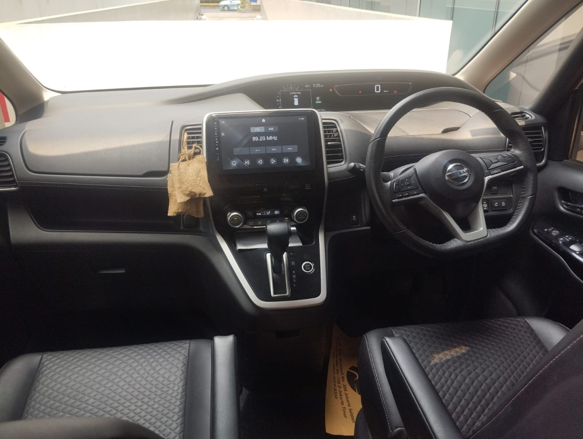 NISSAN  SERENA  HIGWAY STAR 2.0