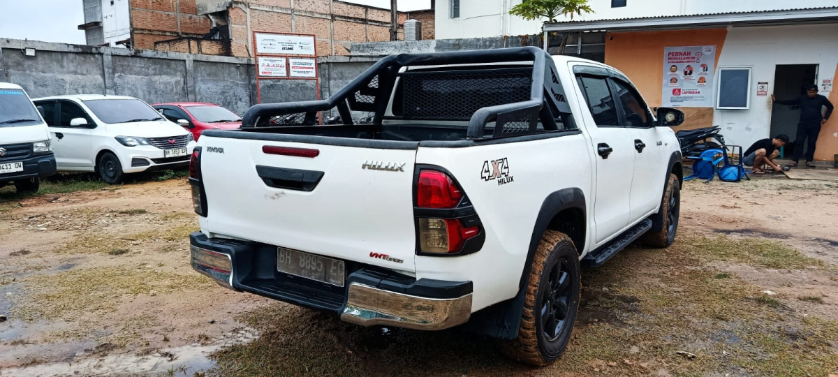 TOYOTA HILUX 2.5 E 4X4 DC