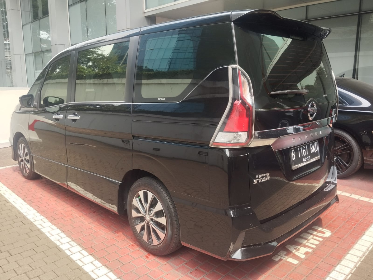 NISSAN  SERENA  HIGWAY STAR 2.0