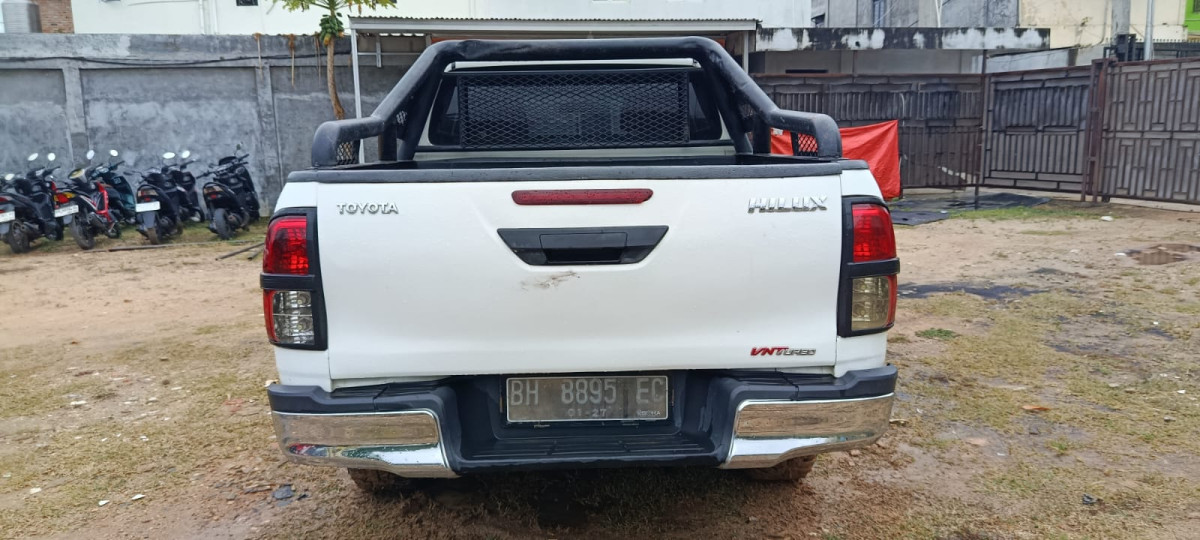 TOYOTA HILUX 2.5 E 4X4 DC