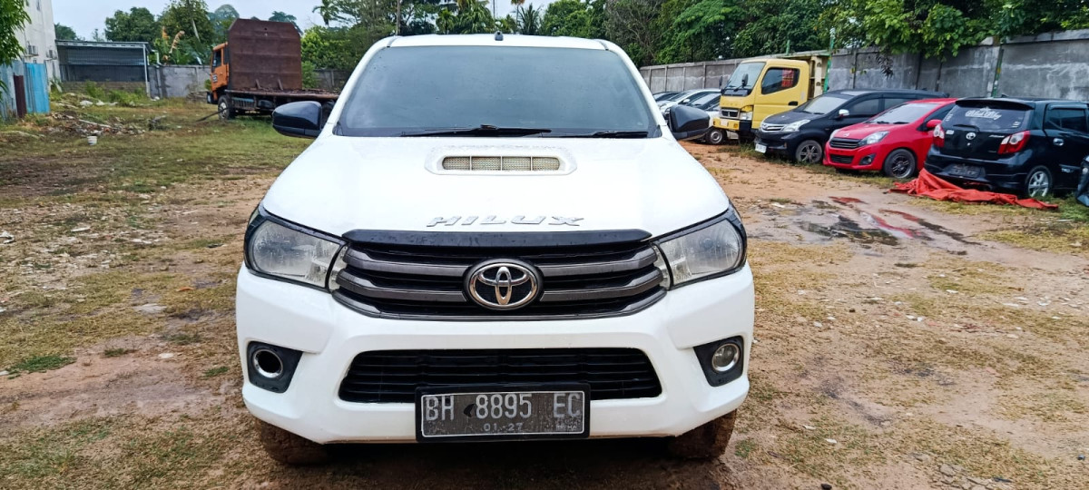 TOYOTA HILUX 2.5 E 4X4 DC