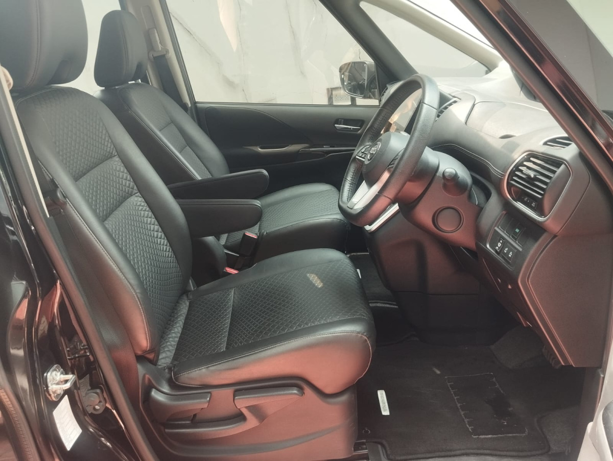 NISSAN  SERENA  HIGWAY STAR 2.0