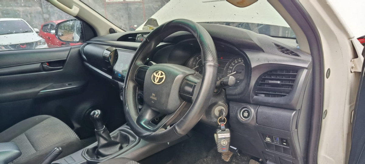 TOYOTA HILUX 2.5 E 4X4 DC