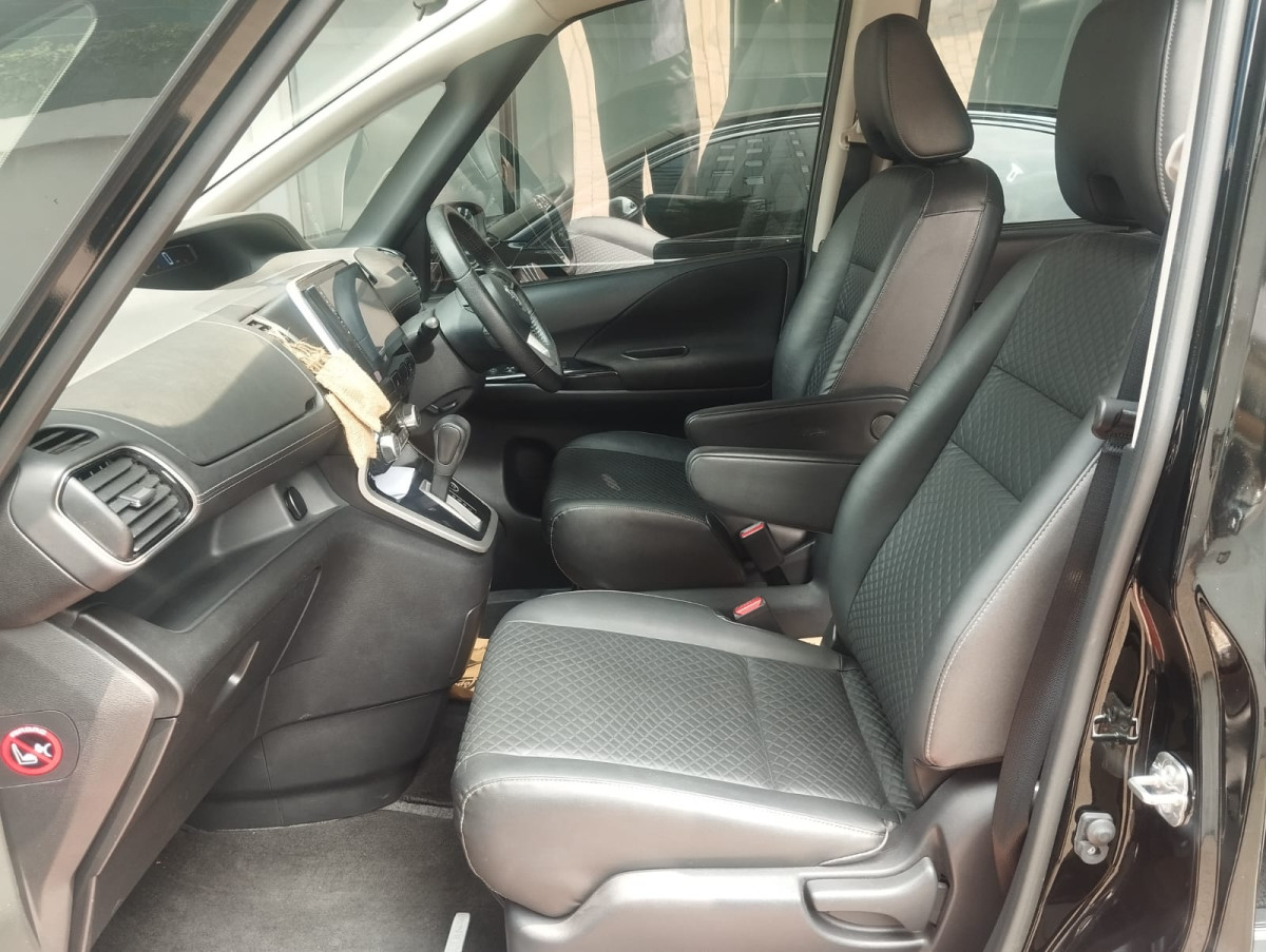 NISSAN  SERENA  HIGWAY STAR 2.0