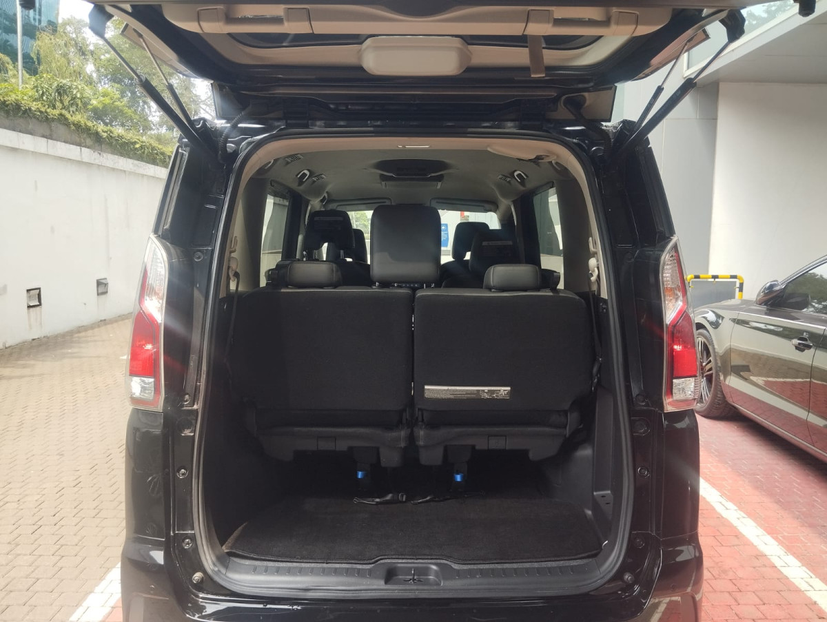 NISSAN  SERENA  HIGWAY STAR 2.0